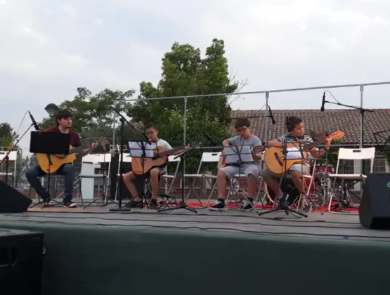 concierto de niños con guitarras